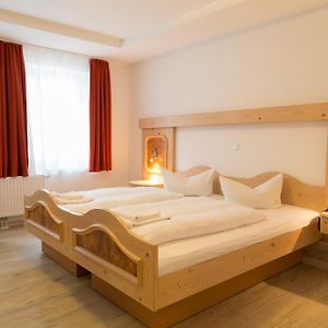 Doppelzimmer im Untergeschoss
